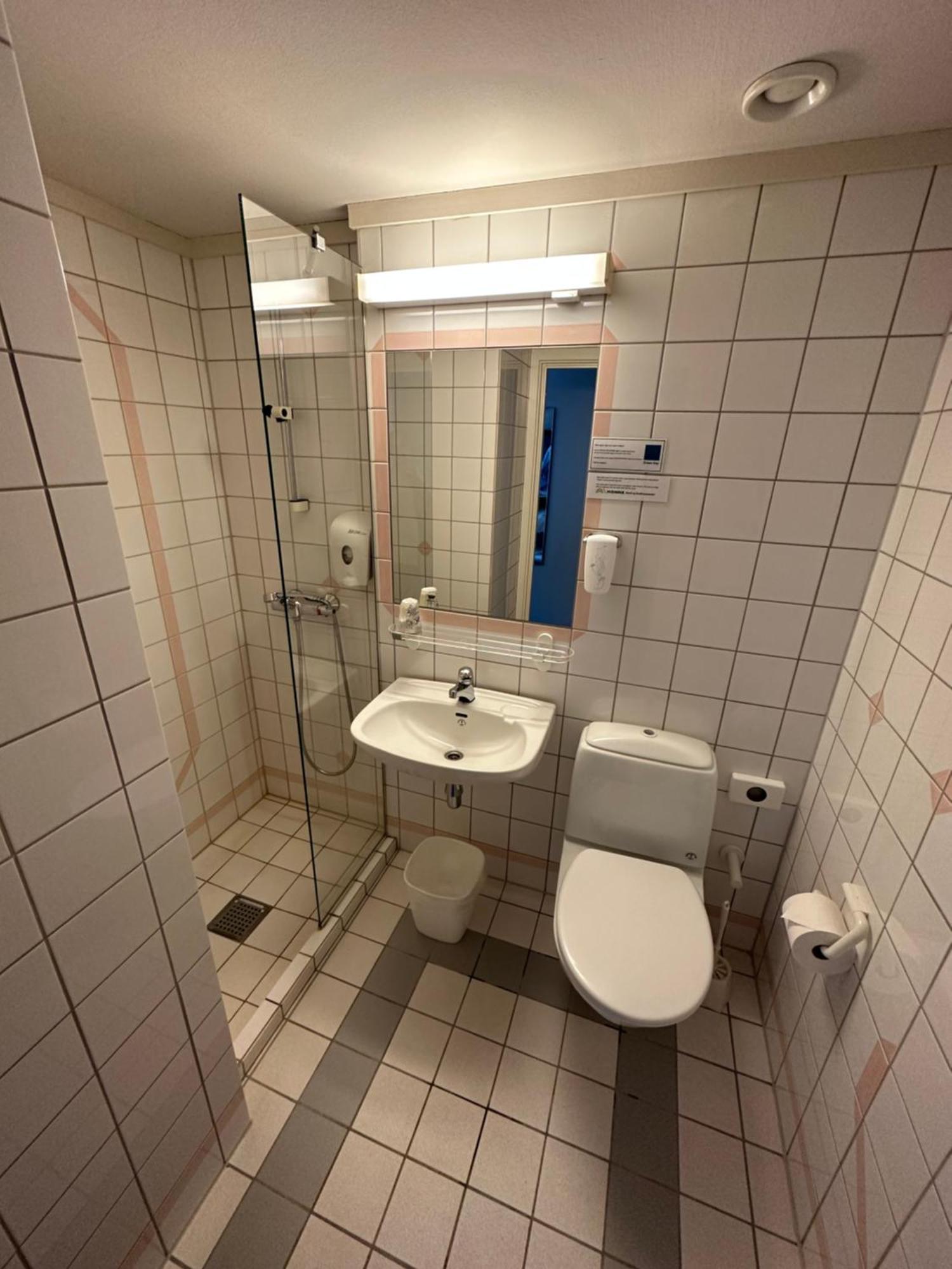Honne Hotell Biri Стая снимка